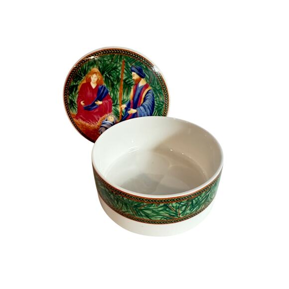 Mikasa 4.5" Trinket Candy Dish With Lid HK506/683 Navidad Holy Family Nativity - Picture 1 of 5